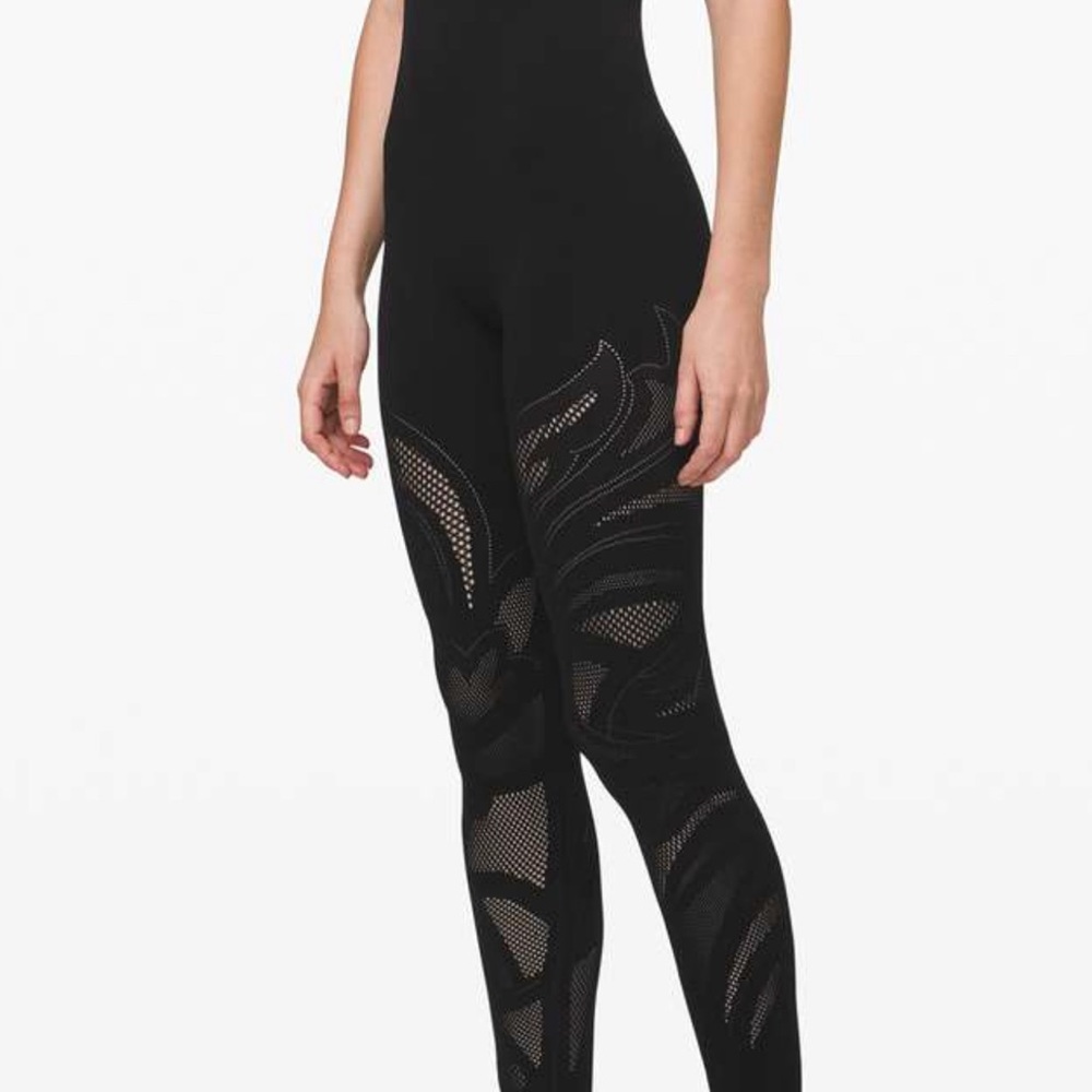 NWOT Lululemon Reveal Onesie En Avante Size 4 Black.